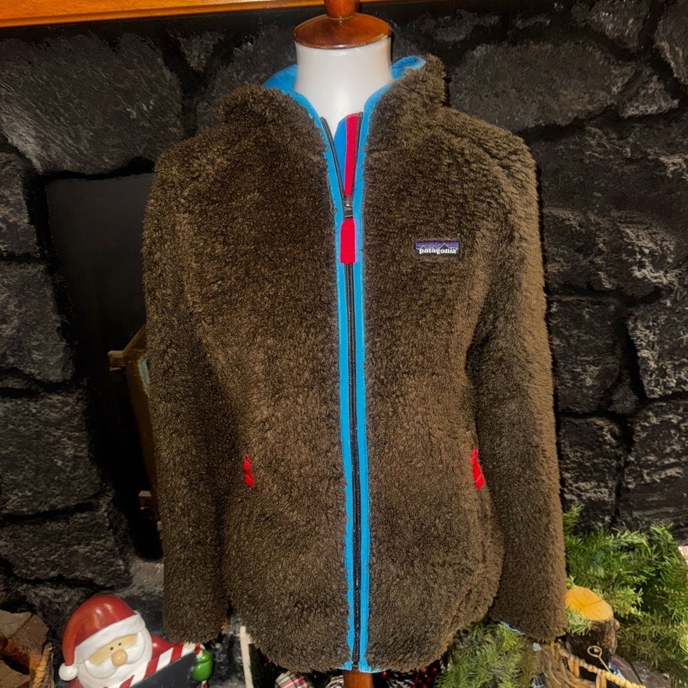 Patagonia size medium women’s  Dark walnut Brown Fleece Jacket retro x